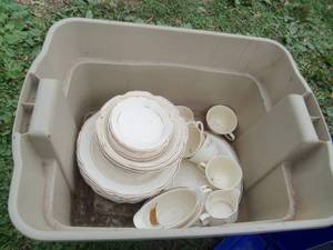 lot 209 image: Dishes...