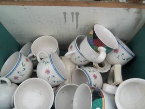 lot 213 image: Wooden box with coffee cups and a s...