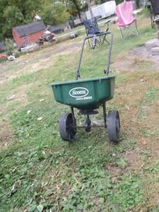 lot 218 image: Seed Spreader...