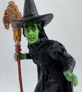 lot 80 image: Wicked Witch Figurine from The Wizard of Oz Collection by Dave Grossman Collections1996 Turner Entertainment, NLE