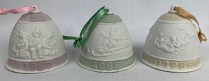 lot 86 image: Set of Three Lladr Christmas Bells 1987, 1988, 1989