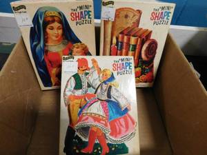 lot 12 image: 4 - Vintage Puzzles