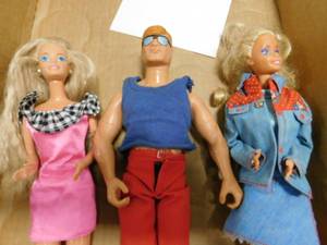 lot 17 image: 2 - Barbies, 1 - Ken