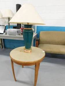 lot 33 image: 3 Piece Furniture