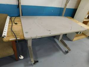 lot 34 image: Rolling Work Station with Overhead Light - 66(w) x 33(d) x 78(h)