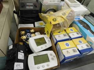 lot 40 image: Table Top lot of Misc. Electrical Items