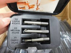 lot 44 image: Case of Screw Extractor Kits
