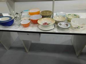 lot 63 image: Misc. lot of Dishes