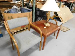lot 82 image: 4 Piece Furniture