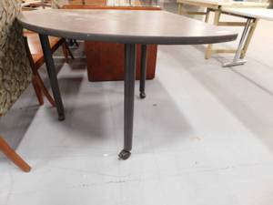 lot 88 image: Rolling Corner Table - sides 39