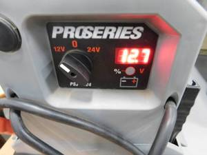 lot 111 image: Booster Jump Pack 12v & 24v