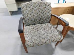 lot 113 image: 2 Chairs & End Table