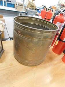 lot 119 image: Vintage Bin, Lantern & Basket