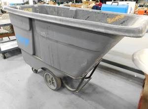 lot 132 image: Rubbermaid Trash Dump Cart