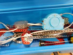 lot 165 image: Vintage Toy Gabriel Erector Model Building Guide