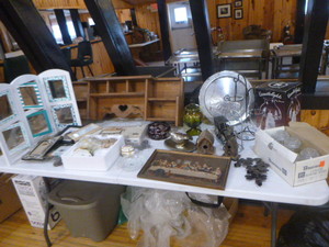 lot 75 image: Miscellaneous Home Dcor