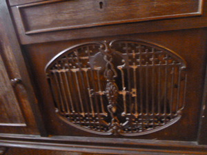 lot 89 image: Antique Brunswick-Balke-Collender Phonograph