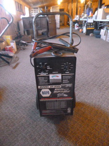 lot 7 image: NAPA Battery Charger and Starter