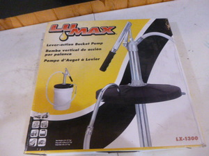 lot 11 image: LuMax Lever-Action Bucket Pump