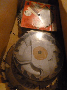 lot 16 image: Lot of Saw Blades