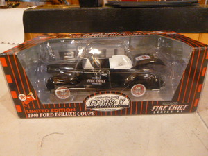 lot 43 image: Gearbox 1940 Ford Deluxe Coupe Die-Cast Model Car