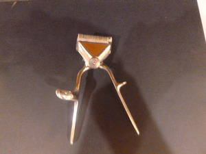 lot 111 image: Vintage Hand Clippers