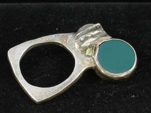 lot 8 image: Handmade Ladies Ring