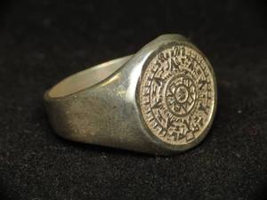lot 9 image: Sterling Silver Mens Ring - Round Pattern