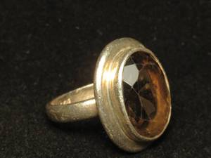 lot 6 image: Vintage Ladies Sterling Silver Ring - Brown Stone