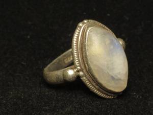 lot 13 image: Antique Ladies Sterling Silver Ring