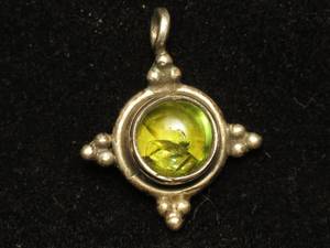 lot 19 image: Sterling Silver Peridot Pendant