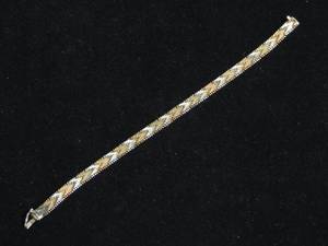 lot 33 image: Sterling Silver Chevron Bracelet
