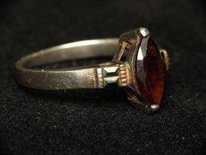lot 35 image: Vintage Art Deco Ladies Garnet Sterling Silver Ring