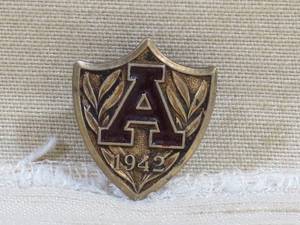 lot 37 image: Vintage Sterling Silver Lettermans Pin