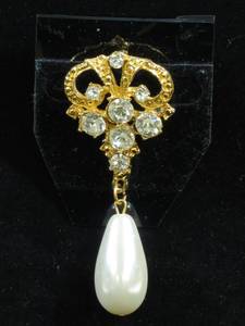 lot 70 image: Large Vintage Gold Tone Pin