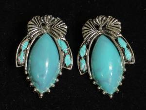 lot 53 image: Vintage Turquoise Clip on Earrings