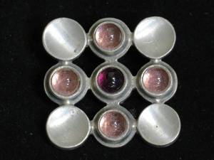 lot 54 image: Mid Century Modern Silver Tone Pin