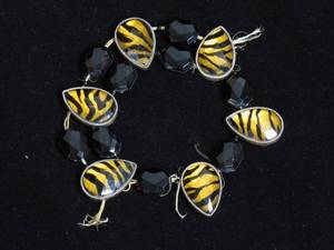lot 44 image: Retro String Bracelet