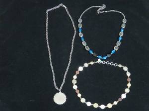 lot 48 image: 3 Vintage Silver Tone Necklaces