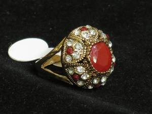 lot 93 image: NEW Ladies Cocktail Ring