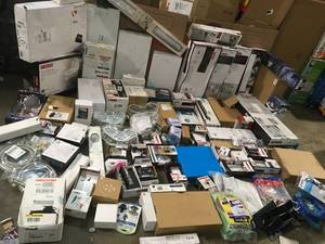 Lot of assorted Bathroom accessories and Faucets and more see pictures