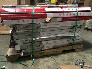 Pallet with large lot of mixed flooring see pictures