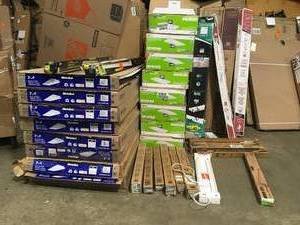 Pallet with assorted Lightning various models and conditions see pictures