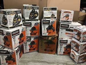 Pallet with assorted Ridgid Shop Vacs review pictures