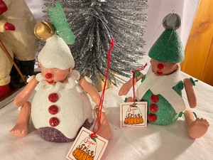 lot 127 image: Christmas Galore