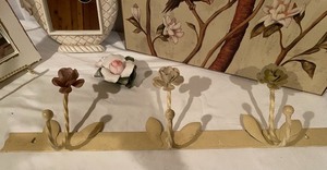 lot 153 image: Floral Lot