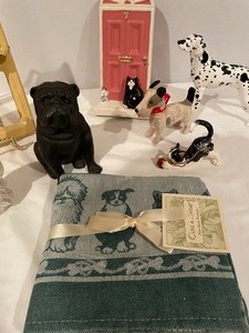 lot 148 image: Dog and Cat Lovers Lot