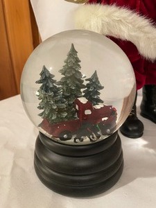 lot 181 image: Christmas Decorative Items