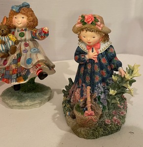 lot 179 image: 5 Special Friends Figurines