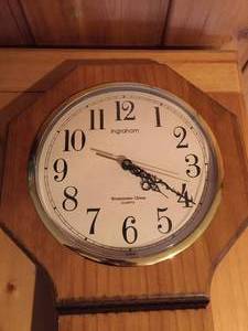 lot 222 image: Ingraham Westminster Chime Battery Operated Wall Clock